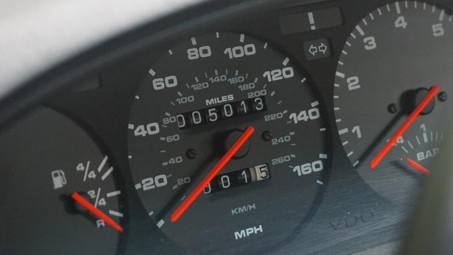 Панель приборов Porsche 944 Turbo 1986 года  (фото 97 из 149)
